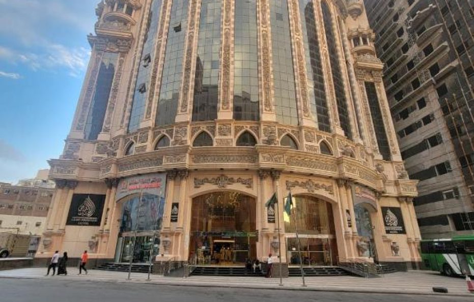 فندق الارض المتميزة التيسير